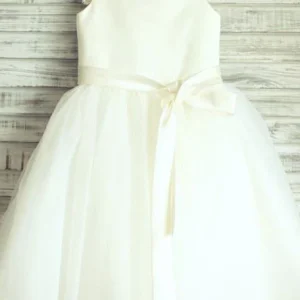 import placeholder for a line round neck white flower girl dres 160220713
